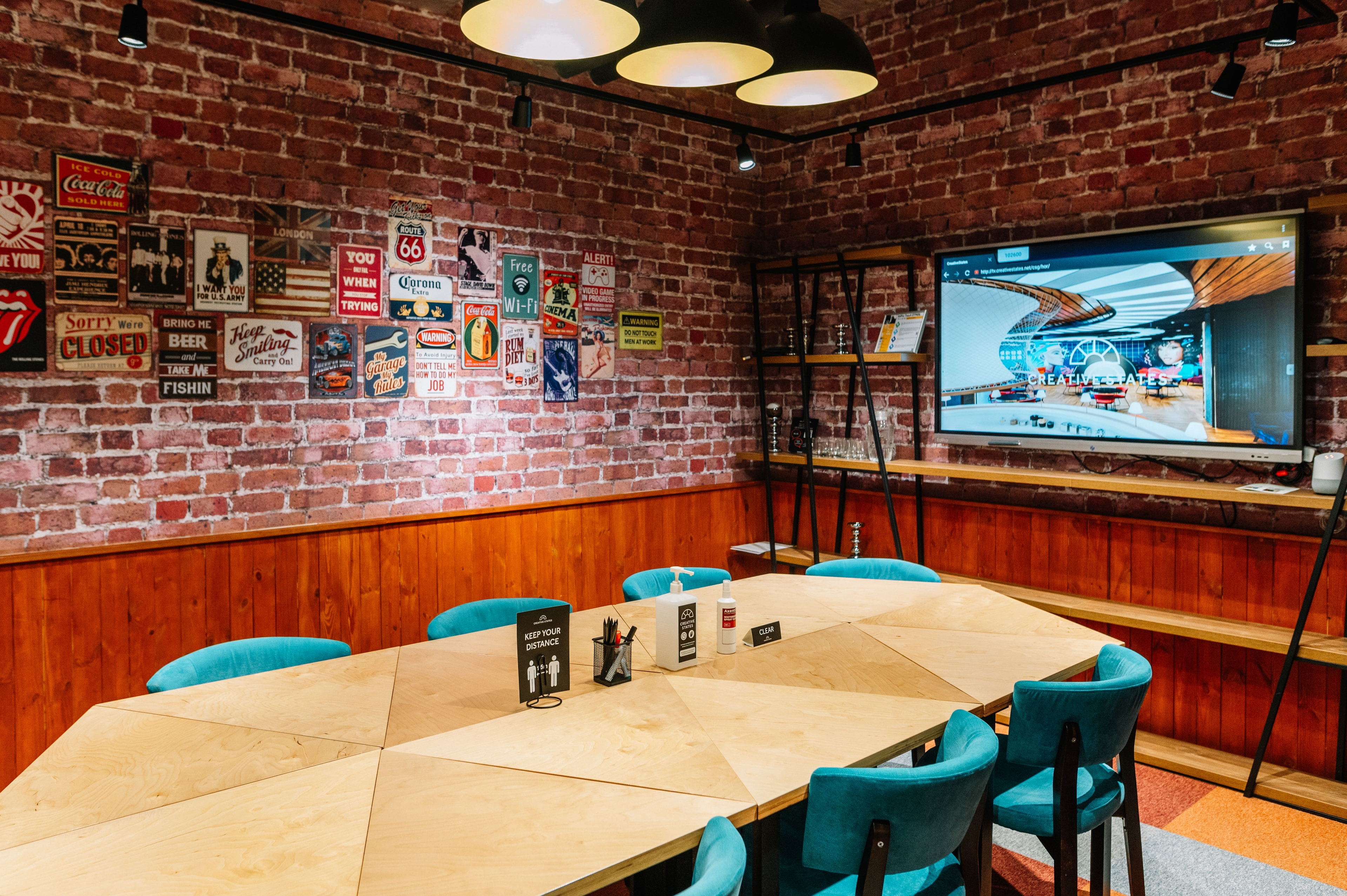 MEETING ROOM