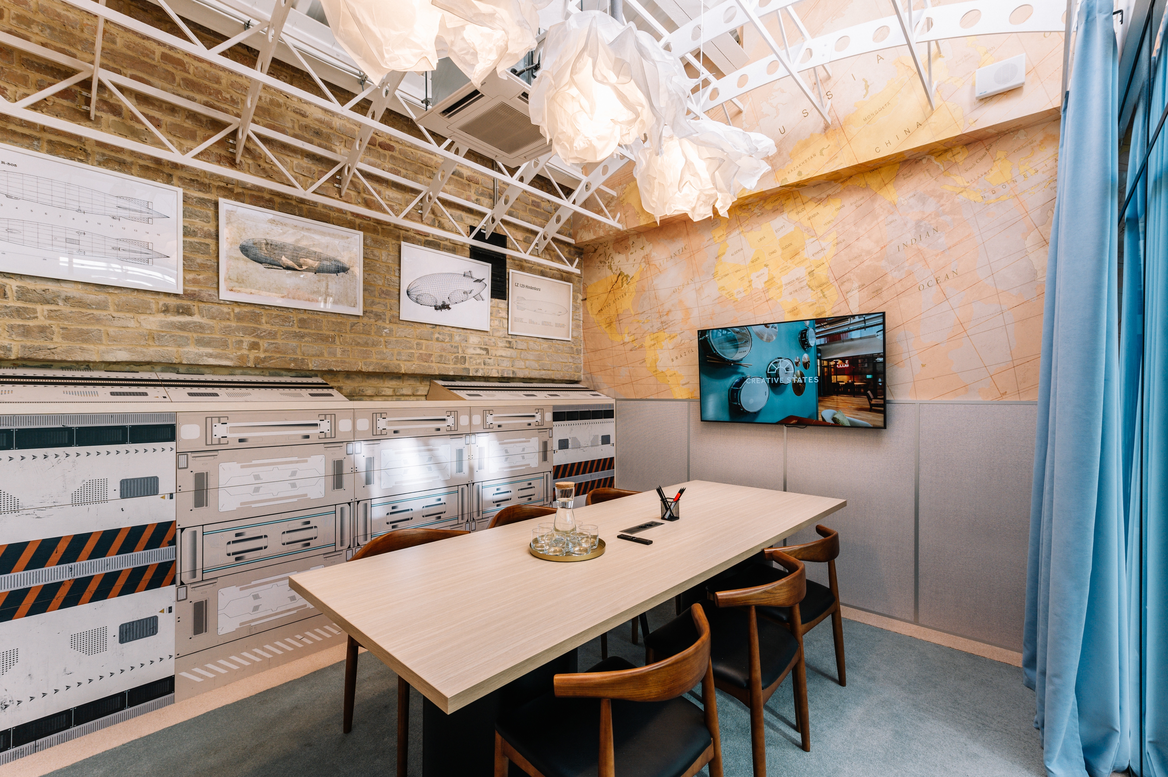 MEETING ROOM