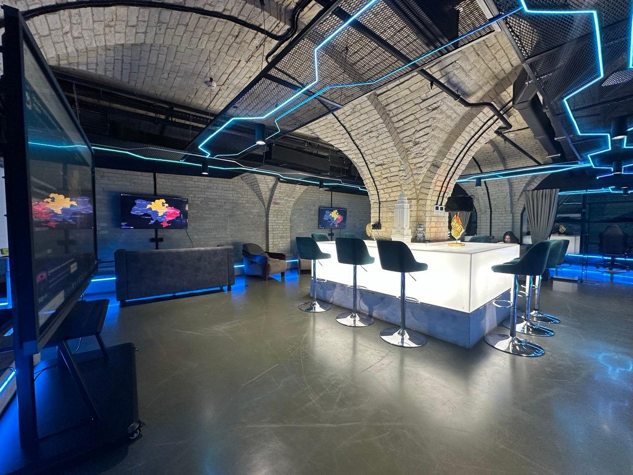 CS SHELTER: безпечне укриття у стилі кіберпанк