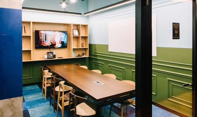 MEETING ROOM